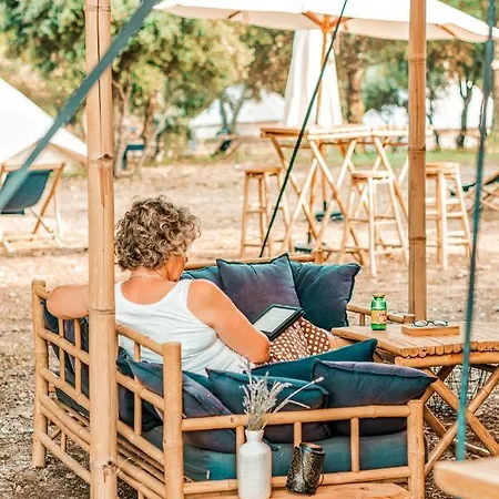 Lodg'ing Nature Camp Luberon Luxury tent
